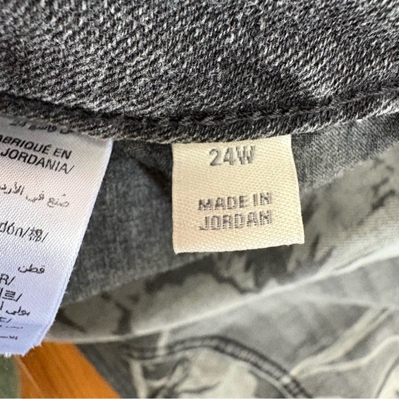 Style & Co Floral Patterned Gray & Black Jeans 24W - Picture 7 of 7